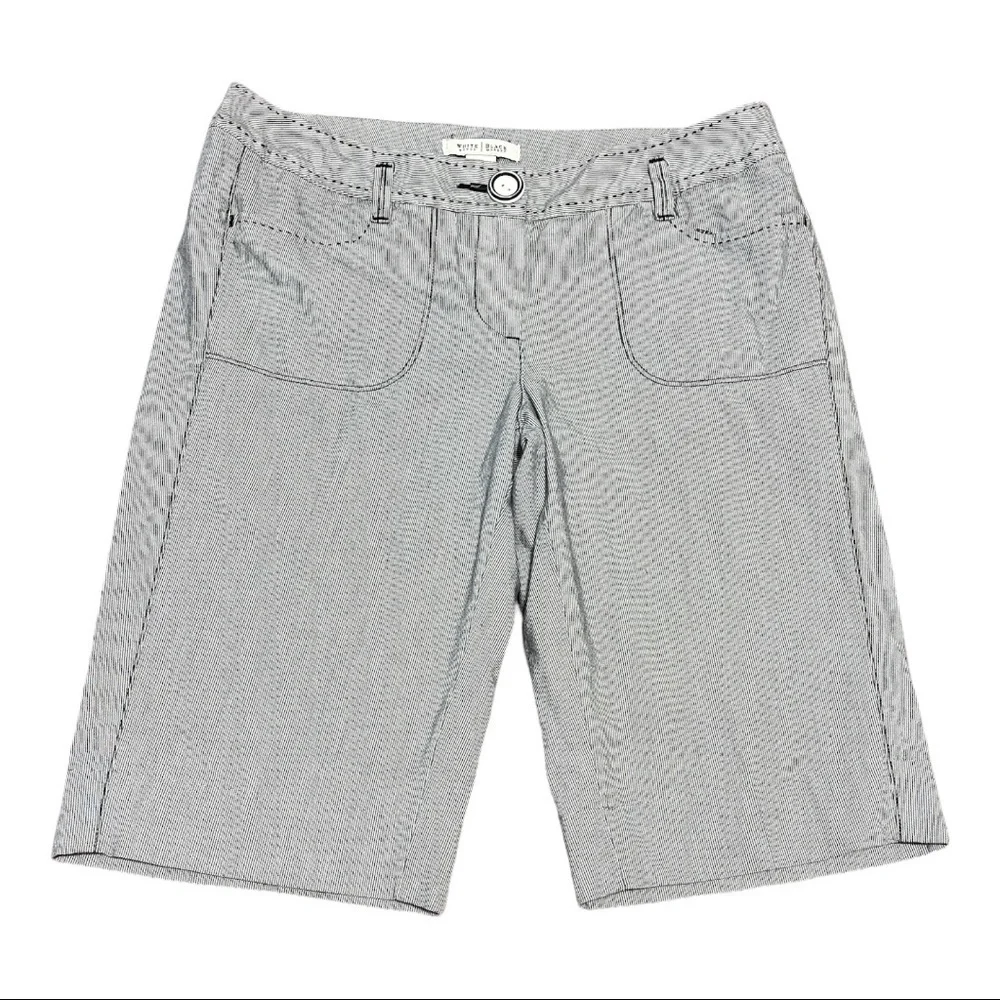 White House Black Market Striped White and Black Bermudas Size‎ 6